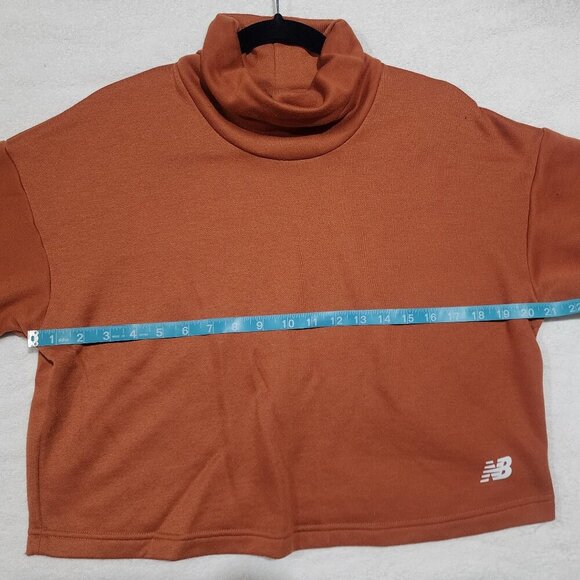 New Balance Womens Cropped Turtle Neck - Picture 3 of 7